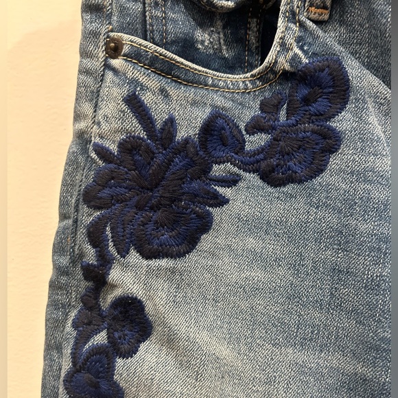 GAP 1969 Embroidered Distressed Jeans - Picture 2 of 4